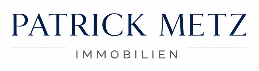 Logo von Patrick Metz Immobilien in blauer und grauer Schrift mit weißem Hintergrund